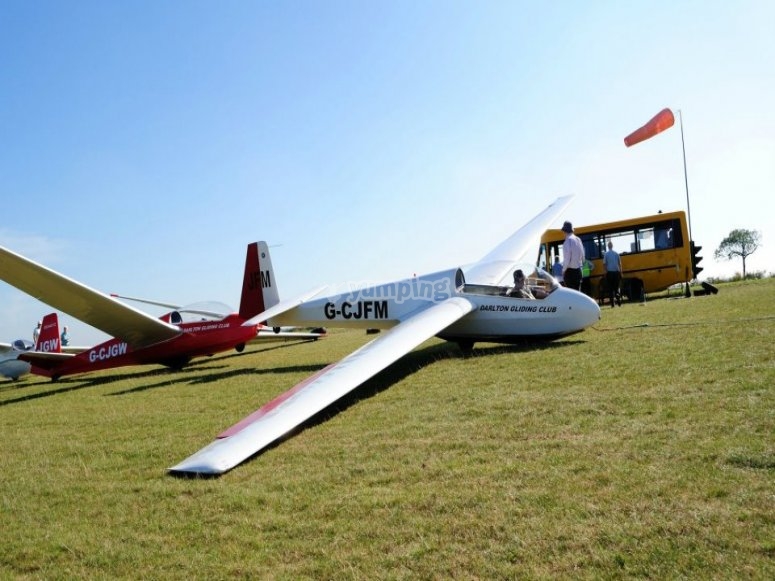 Darlton Gliding Club, prices and bookings 2024